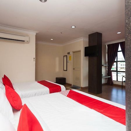 Oyo 43915 T P Hotel Sitiawan Exterior photo