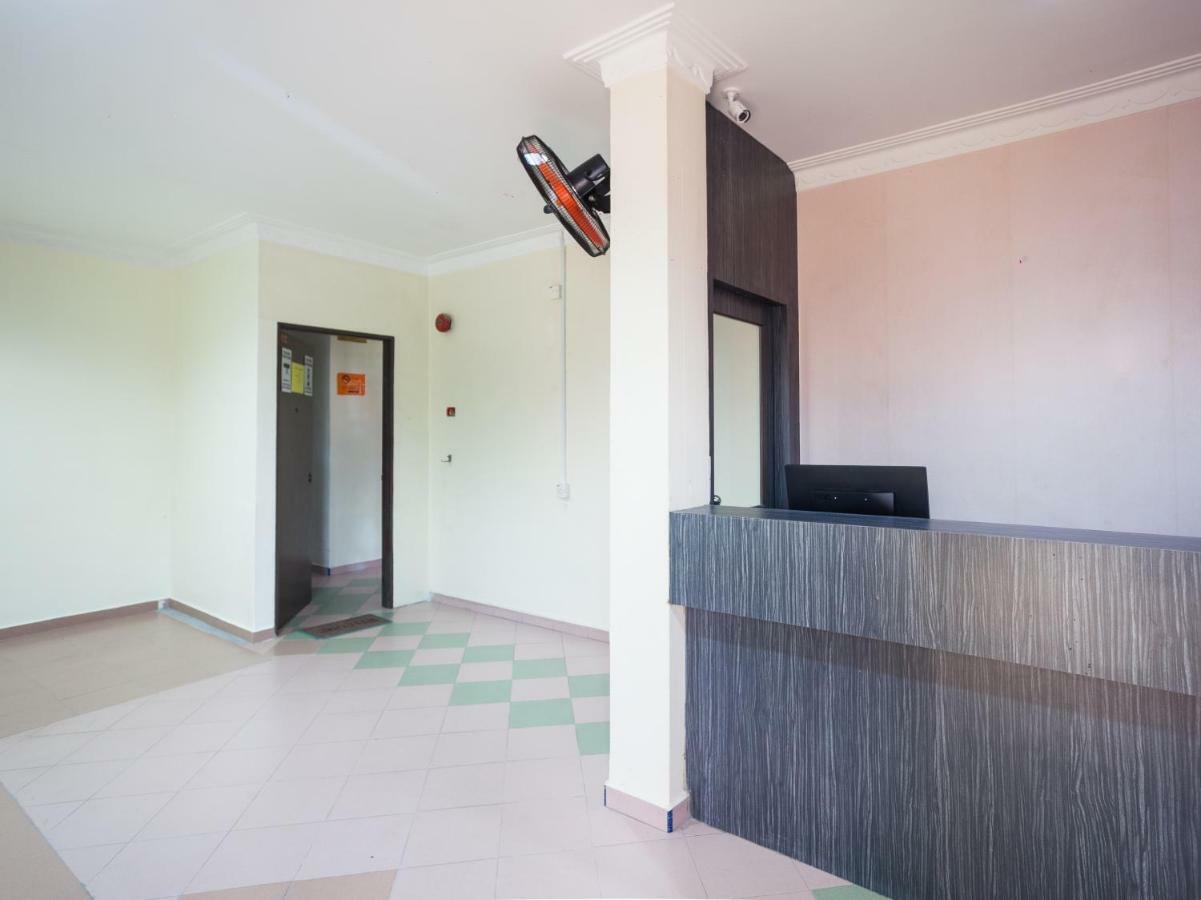 Oyo 43915 T P Hotel Sitiawan Exterior photo